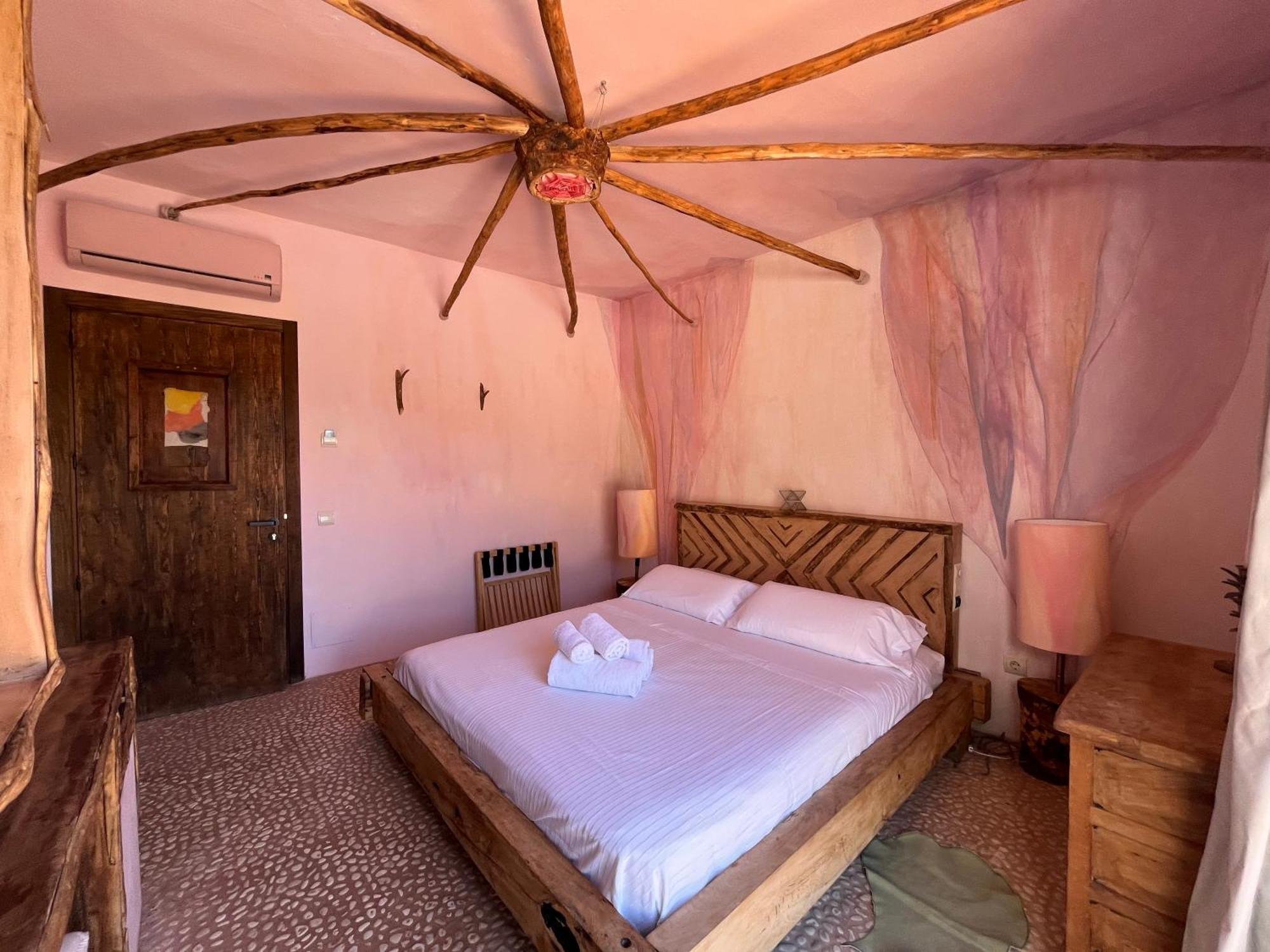 Boutique Hostal La Curandera De Salinas Sant Francesc de s'Estany Exterior photo